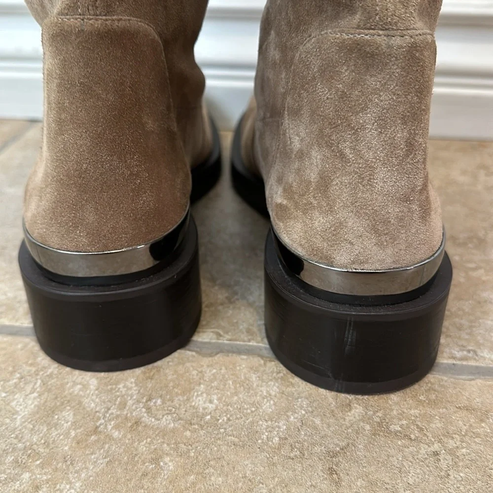 New STUART WEITZMAN Suede Boots. Khaki. Size 9.